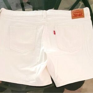 White ladies Levi Shorts size 33